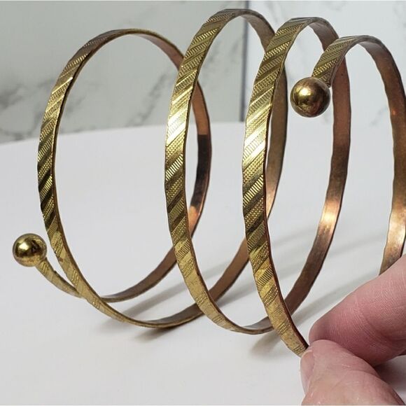 Metal Wrist Wrap Spiral Bracelet Goldtone Jewelry - Picture 5 of 5